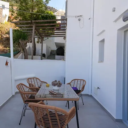 Casa de hóspedes Podotas Group Kamarai